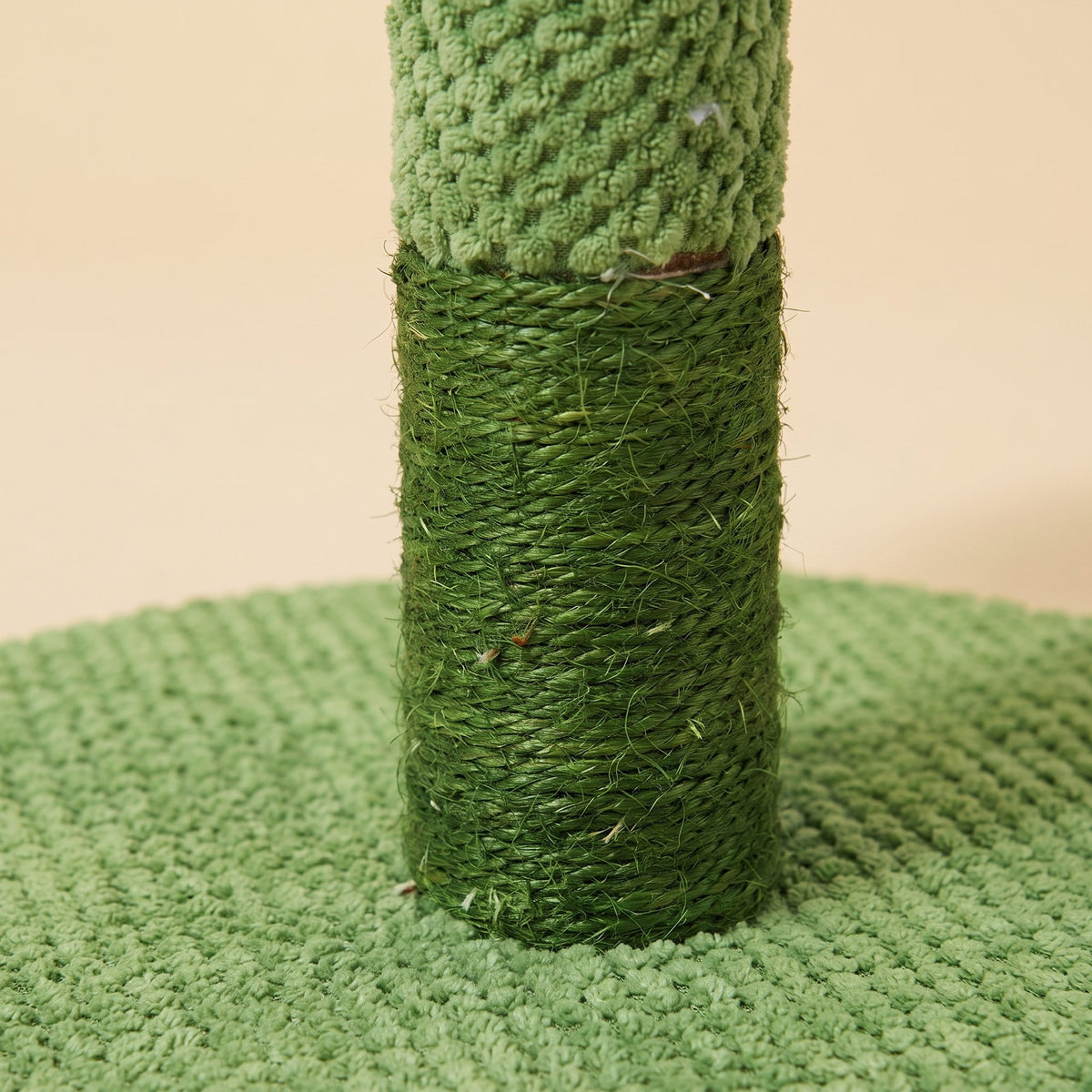 Natural Sisal Cat Scratching Post – close-up of the sisal rope and round fabric base