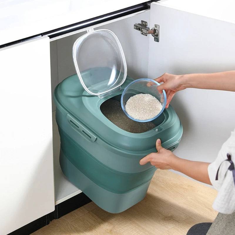 Dog & Cat Food Storage Container – Airtight Pet Food Bin with Scoop