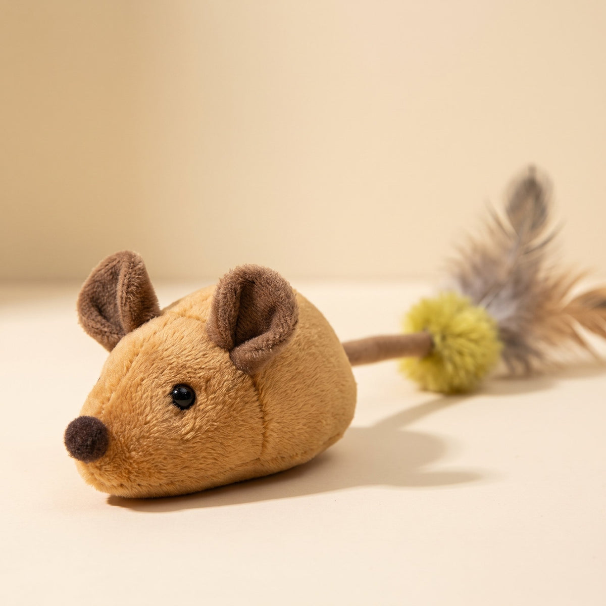 Interactive Pet Mouse Toy – close-up of the plush fur and feather tail
